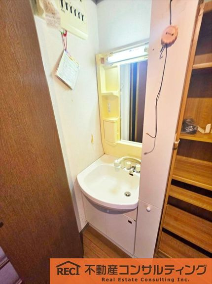 神戸市灘区楠丘町3丁目　中古戸建の洗面所