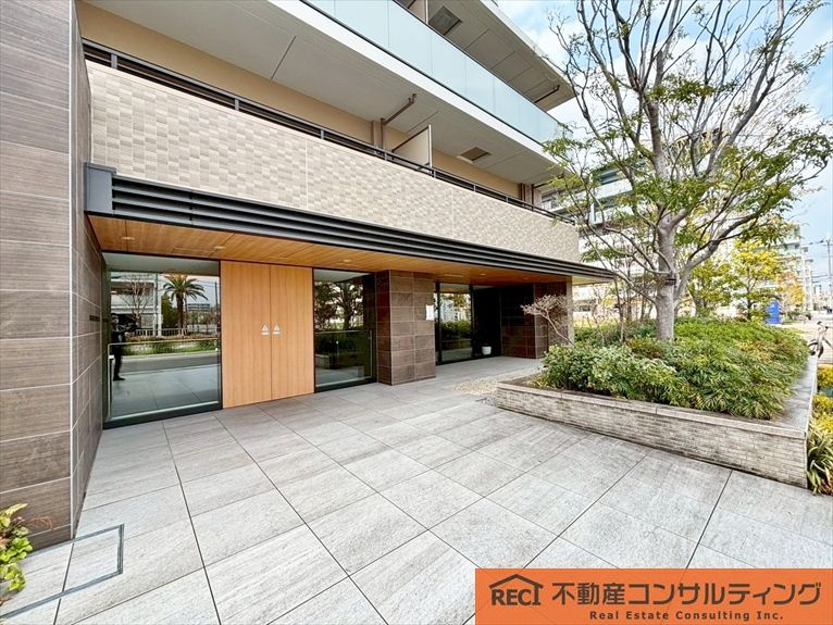ルネ西宮甲子園のエントランス|食洗機、浴室乾燥機など住宅設備も充実