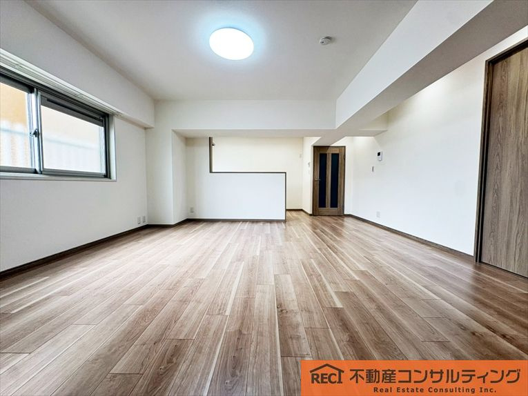 スターハイツ住吉川の居間・リビング|21㎡の広々バルコニー付き！