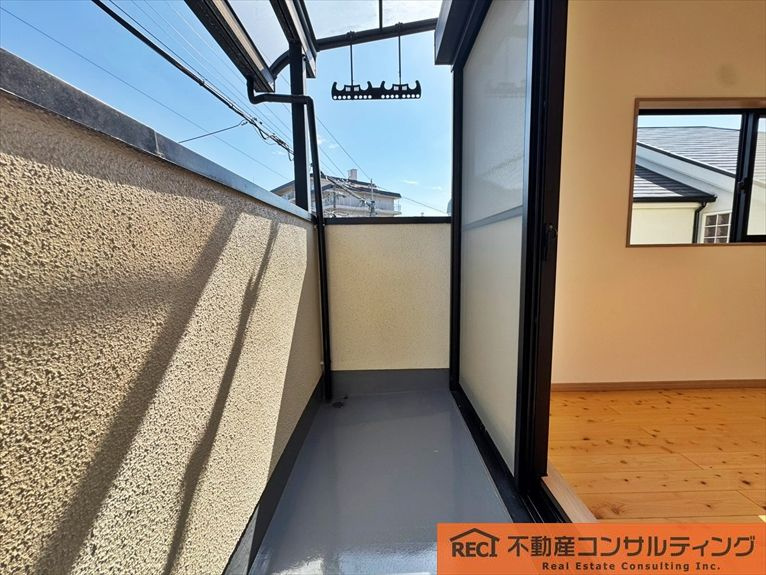 西宮市松並町　中古戸建のバルコニー