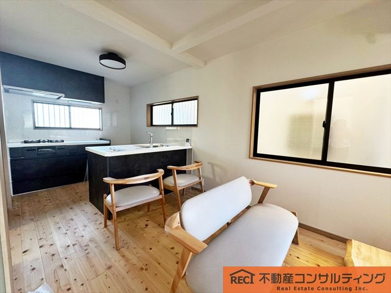 西宮市松並町　中古戸建の居間・リビング