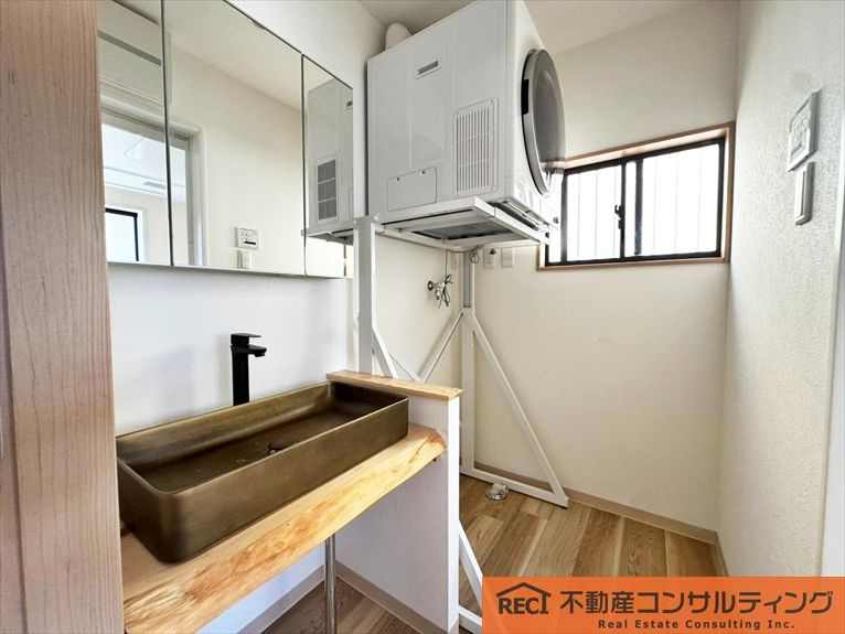 西宮市松並町　中古戸建の洗面所