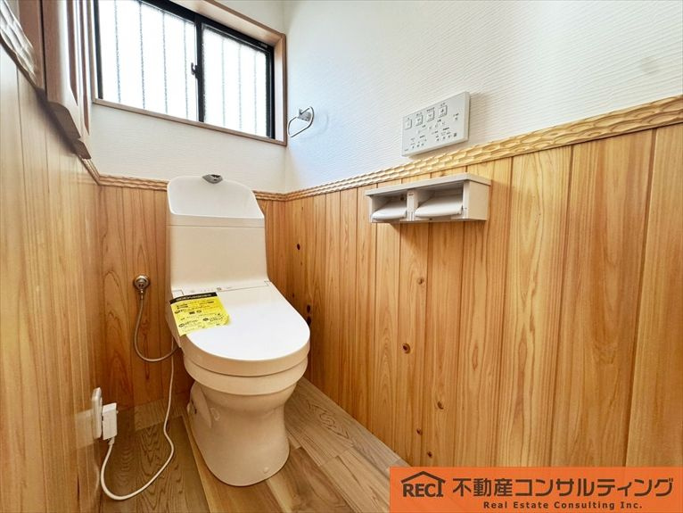 西宮市松並町　中古戸建のトイレ