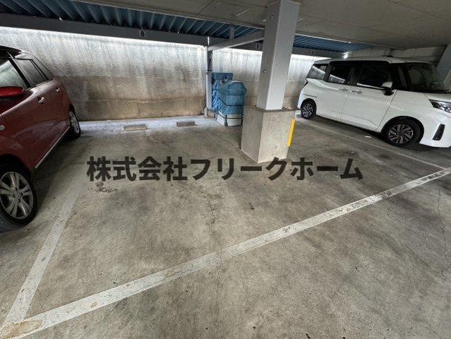 カーサ12の駐車場