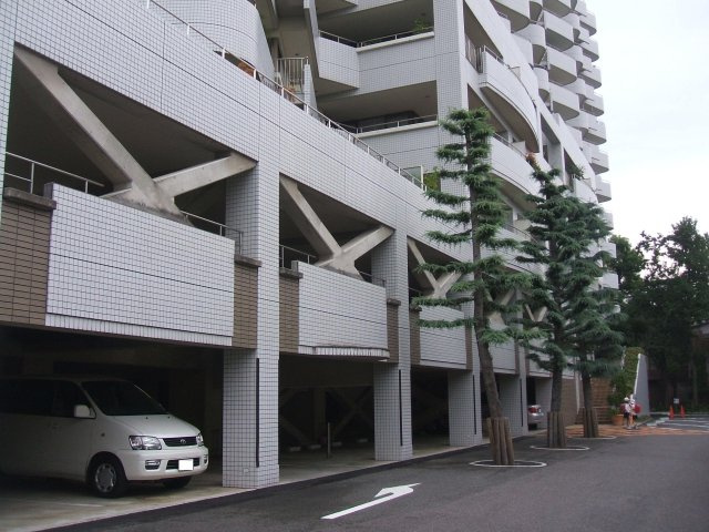 バス停まで徒歩約１分♪伊大方面や松山市駅方面行きのバスです♪