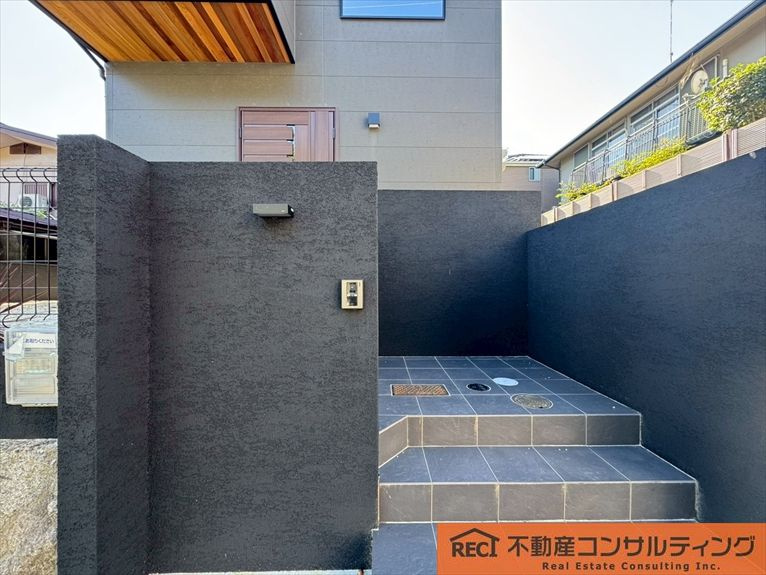 神戸市東灘区渦森台4丁目 新築戸建のエントランス