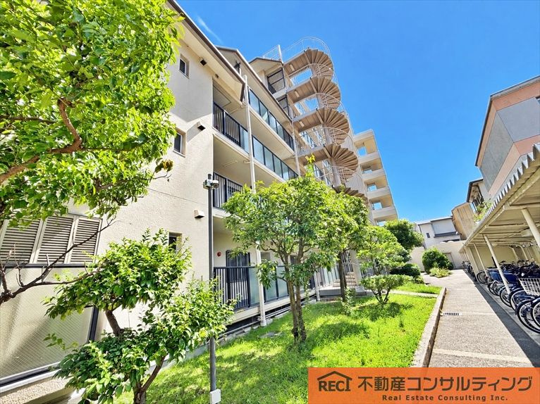 ユニハイム西宮Ⅱの玄関