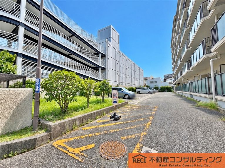 ユニハイム西宮Ⅱの駐車場