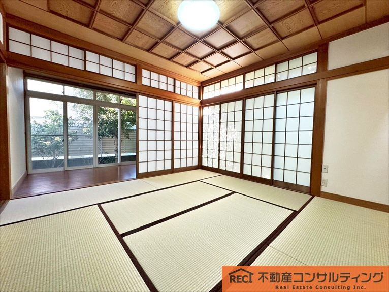 西宮市苦楽園二番町　中古戸建の寝室