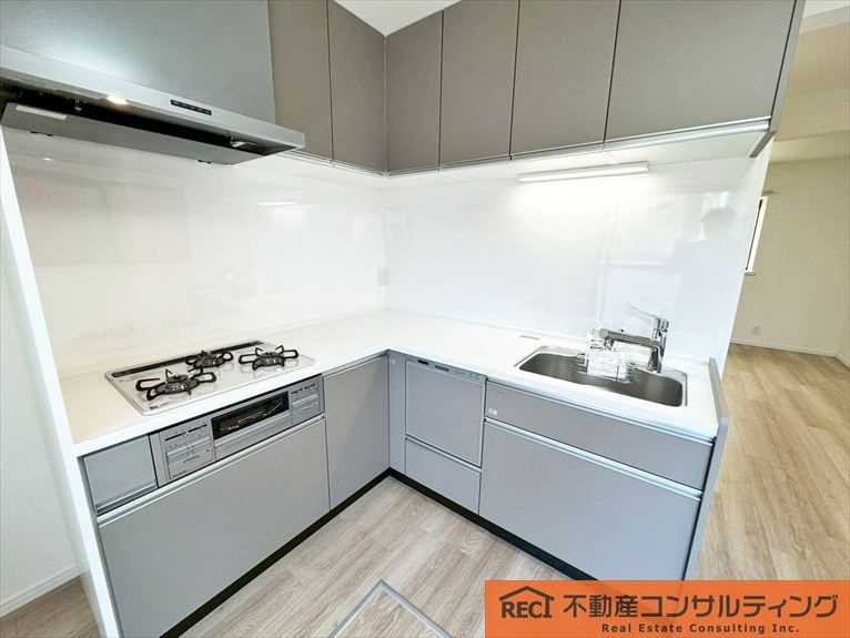 神戸市灘区上河原通4丁目　中古戸建のキッチン|使い勝手の良いL字キッチン