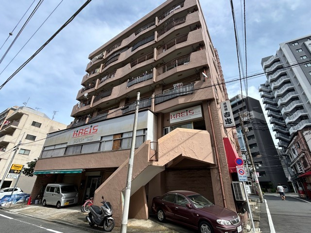 【外観】 | 花乃マンション | 手が行き届いた共用部が自慢の、清潔感のあるマンションです。～即日のご見学可能～　お問合せはお気軽に。