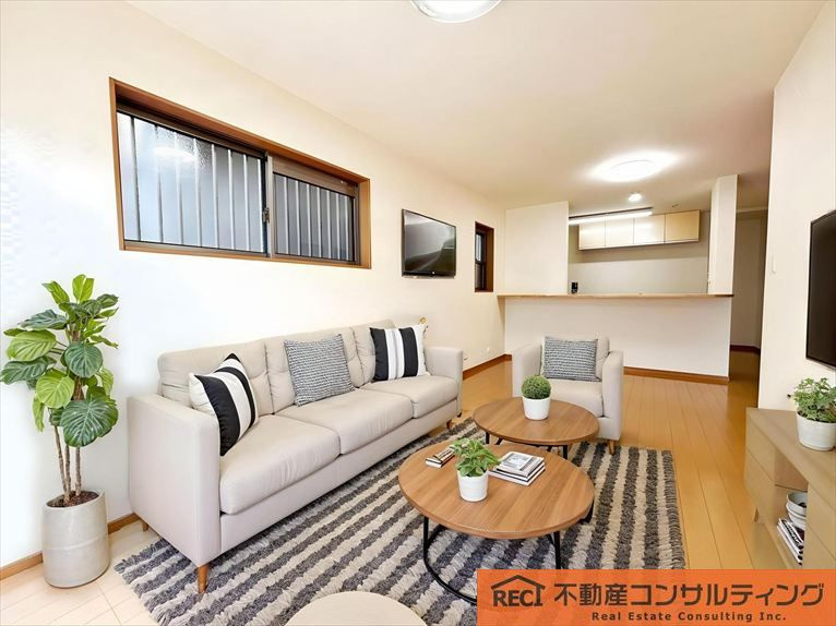 神戸市東灘区岡本6丁目　中古戸建の居間・リビング