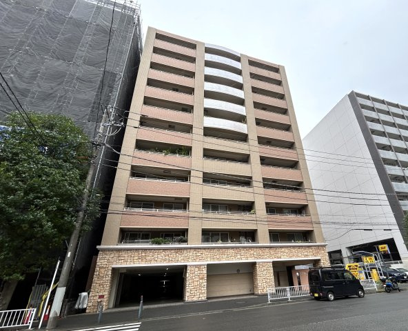 新横浜に住まう利便性の高さは説明要らず！！ライブも「庭」で楽しめるこの街の魅力は計り知れない！！４方向角部屋の無敵さで、もう暗いだなんて言わせませんよ！！な、【シェヌ新横浜】リフォームの外観|外観もきれいです