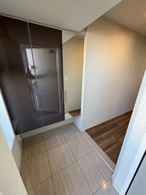 ポレスター野田屋町弐番館の玄関