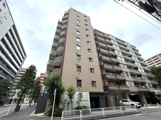 もはや３部屋と言ってもイイでしょう！！うまく間取り設計され、この面積にしては狭さ感じないアッパレな逸品！！角部屋の良さを最大限に引き出した魅惑の物件と言えば、そう、【ミオカステーロ新横浜Ⅳ】リフォーム