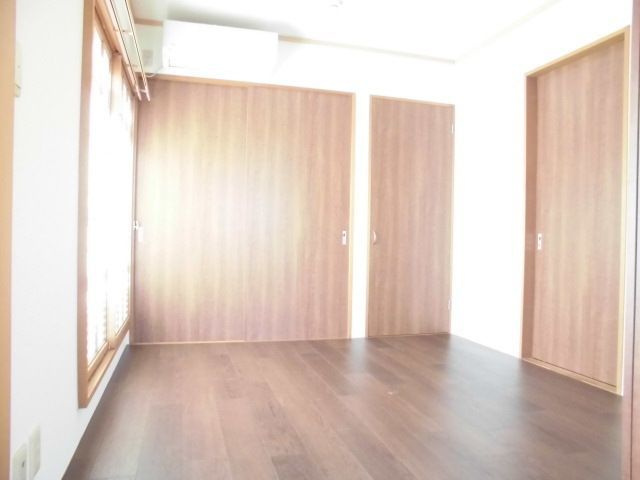 若葉町フラットの寝室