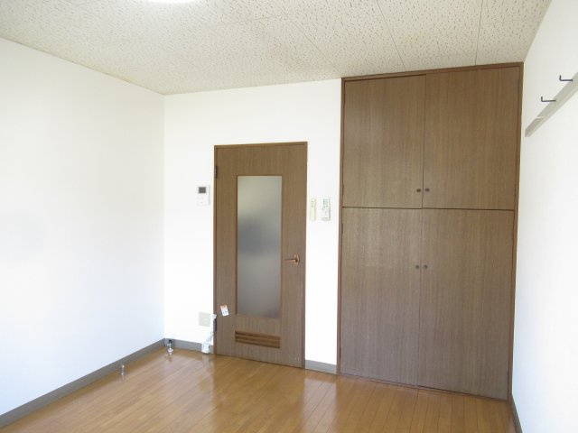ラポール前田Cの洋室