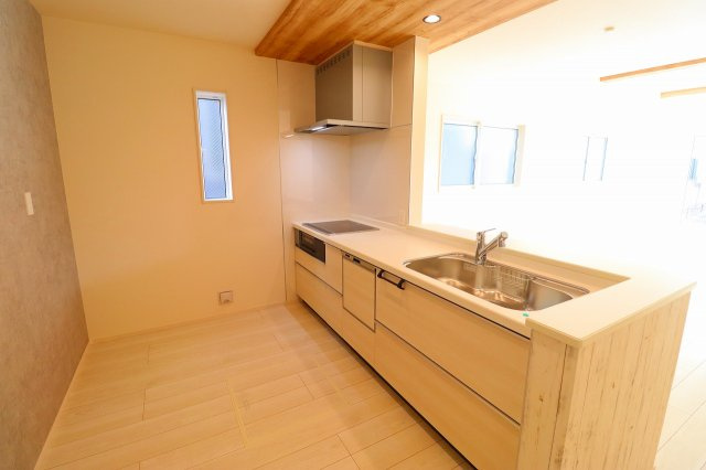 新築戸建・新築建売　郡山市安積荒井三丁目　安積第一小・安積中のキッチン|キッチンはカウンターになっているのでリビング全体を見渡すことができます！