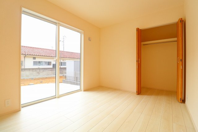 新築戸建・新築建売　郡山市安積荒井三丁目　安積第一小・安積中の洋室|1階の5.2帖の洋室は階段を上らなくていいので将来の居室としても便利なお部屋です！