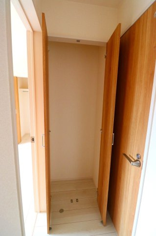新築戸建・新築建売　郡山市安積荒井三丁目　安積第一小・安積中の収納|日用品の保管やお掃除道具入れに便利な廊下収納！