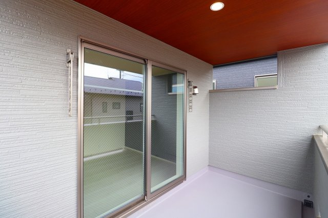 新築戸建・新築建売　郡山市安積荒井三丁目　安積第一小・安積中のバルコニー|天候の急な変化にも柔軟に対応できる快適なインナーバルコニー！