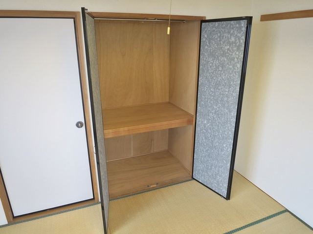 富士ビルの収納|和室にも大きい収納あります♪