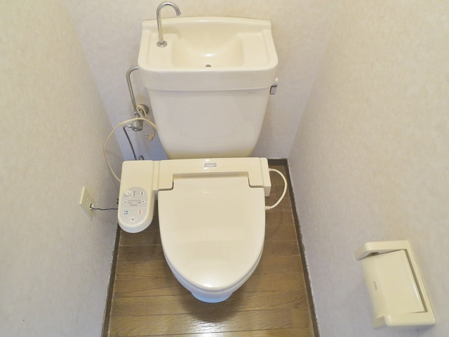 富士ビルのトイレ|ウォシュレット完備のトイレです♪