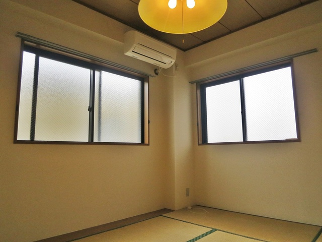 富士ビルの和室|和室も2面採光で明るいです♪