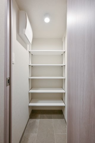 リビオメゾン西麻布の収納|こまごまとしたものを収納できそうですね