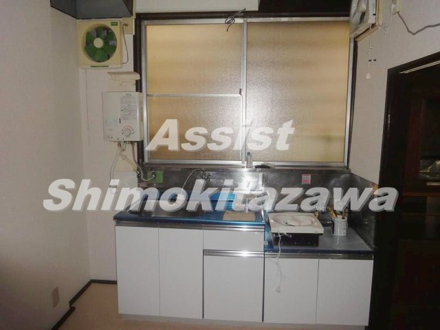幡ヶ谷三丁目戸建のキッチン