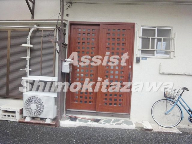 幡ヶ谷三丁目戸建の玄関