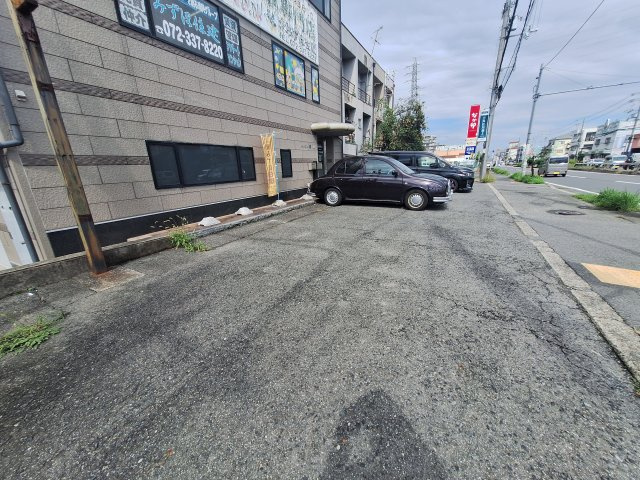 松原市高見の里6丁目店舗事務所の駐車場
