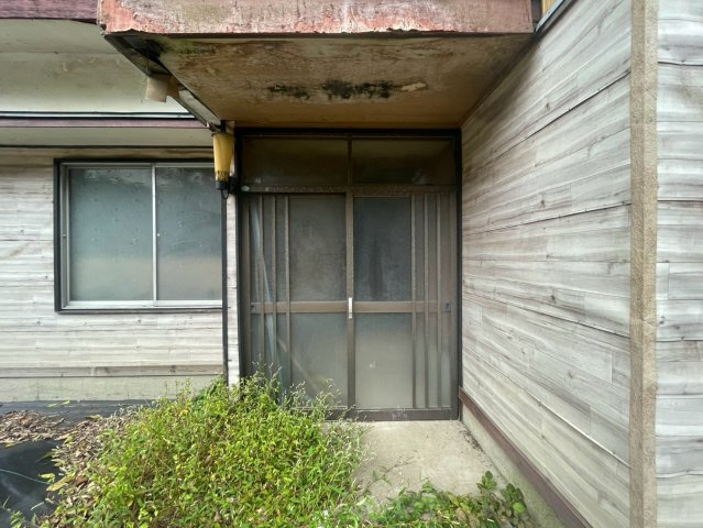 牛久市久野町　中古戸建の玄関