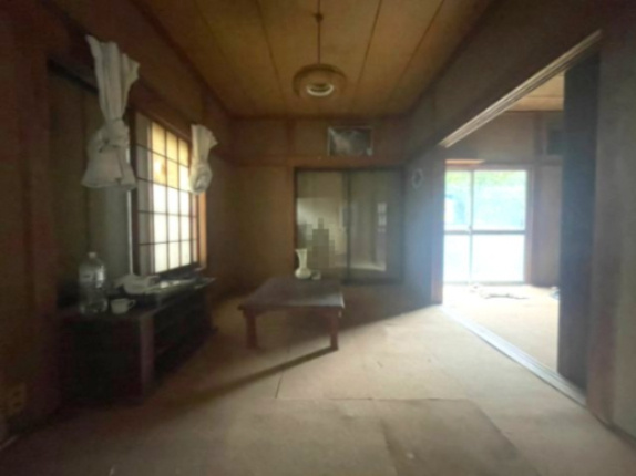 牛久市久野町　中古戸建の玄関