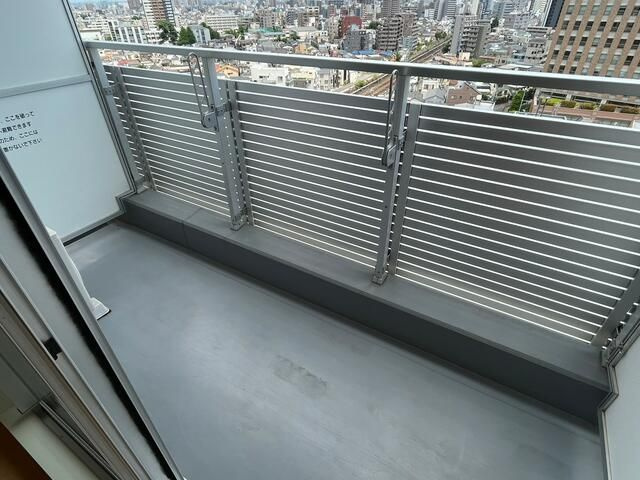 アクシス池袋のバルコニー