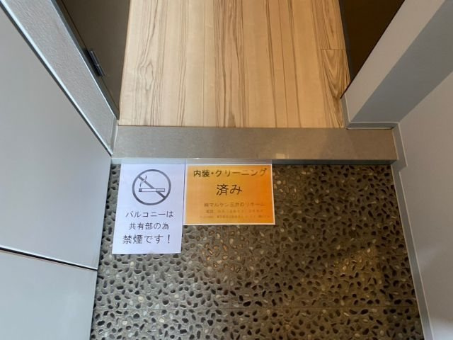 新品家具付きマンション左門町13(KaGood東京)の玄関