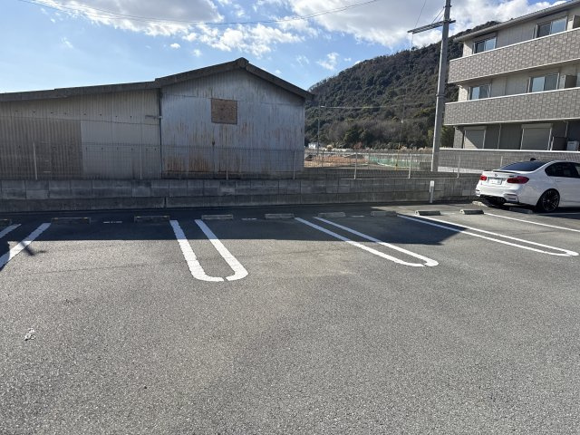 K・プラウドの駐車場