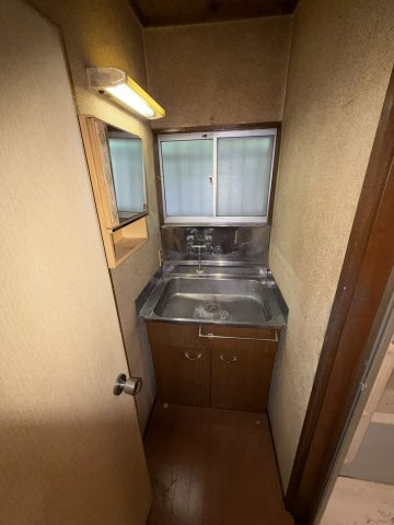 【 売主 】横浜市戸塚区柏尾町　戸建の独立洗面台