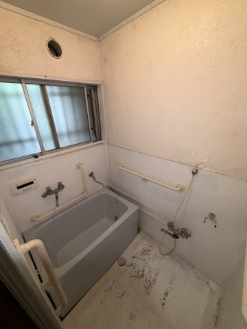 【 売主 】横浜市戸塚区柏尾町　戸建の浴室
