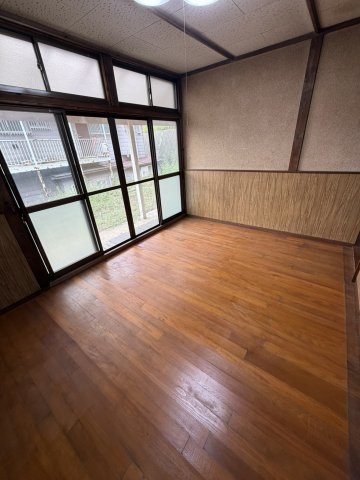【 売主 】横浜市戸塚区柏尾町　戸建の洋室|1階洋室6帖