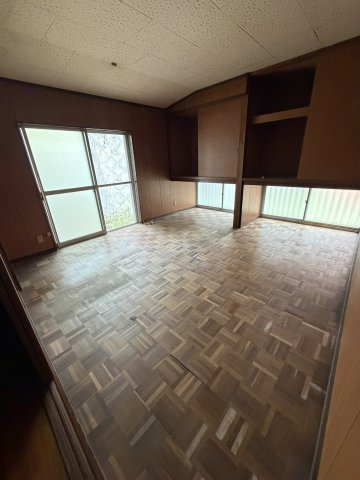 【 売主 】横浜市戸塚区柏尾町　戸建の洋室|1階洋室9帖