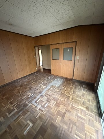 【 売主 】横浜市戸塚区柏尾町　戸建の洋室|1階洋室9帖