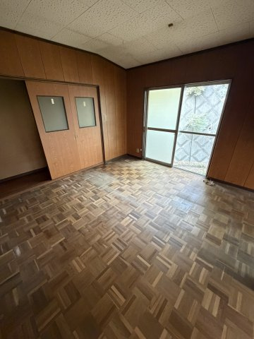 【 売主 】横浜市戸塚区柏尾町　戸建の洋室|1階洋室9帖