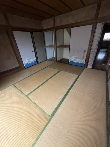 【 売主 】横浜市戸塚区柏尾町　戸建の和室|1階和室8帖