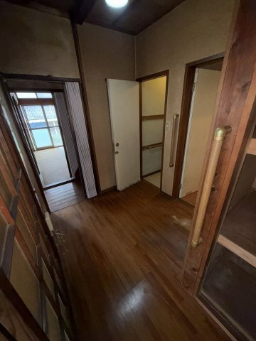 【 売主 】横浜市戸塚区柏尾町　戸建の内装|廊下