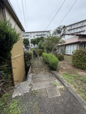 【 売主 】横浜市戸塚区柏尾町　戸建の外観|進入路