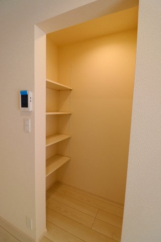新築戸建・新築建売　郡山市安積荒井三丁目　安積第一小・安積中の収納|大容量のパントリーは食品や日用品、防災グッズなどの保管に便利です！