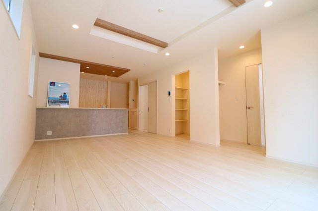 新築戸建・新築建売　郡山市安積荒井三丁目　安積第一小・安積中の居間・リビング|LDKは20.2帖で広々とした開放的な家族団らんスペース！