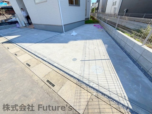 松伏町松伏　新築戸建　全9棟　1号棟の駐車場|家族の車＋来客用にも便利な2台駐車スペース