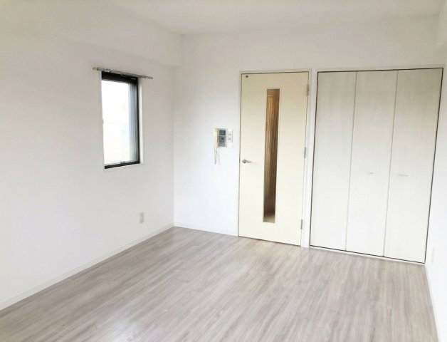 ヒルクレスト大橋駅前ロータリーの居間・リビング|大橋駅目の前。やわらかな採光が快適な暮らしを彩ります♪